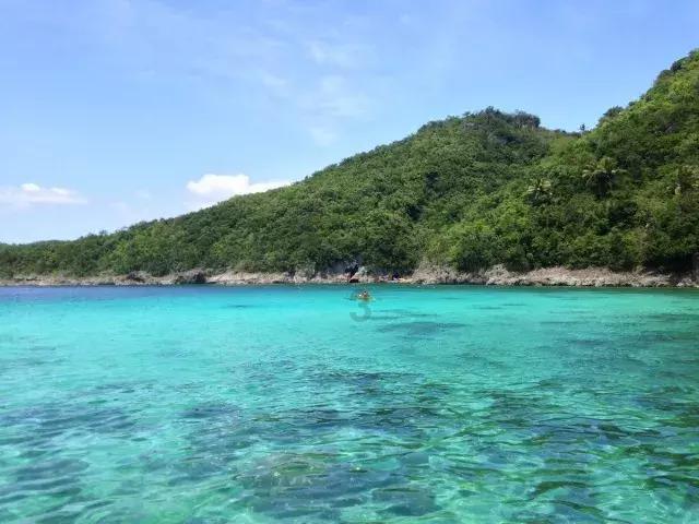 国际油价跌破100美元一桶，国内的油价是否会有所下跌？