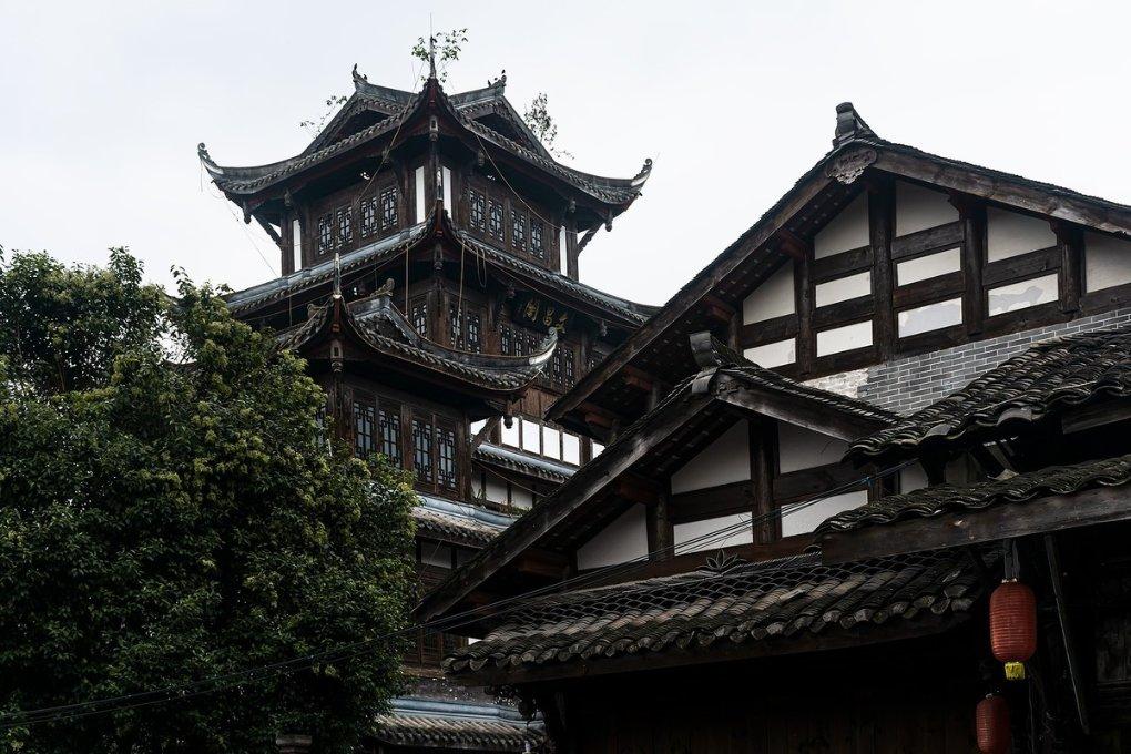 谢楠发长文回应“劝离”，直言与吴京很相爱，否认对方不尊重女性